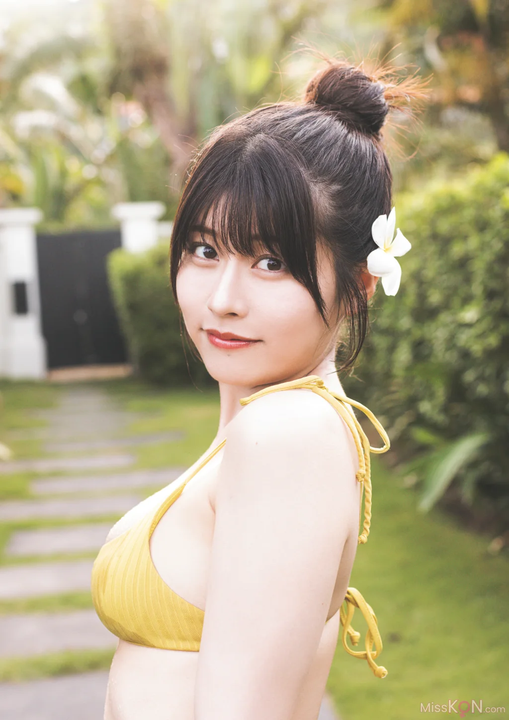 Yoshino Chitose (ちとせよしの)_【電子版だけの特典カット付き】 写真集『ｌｏｔｕｓ　ｓｅｒｅｎｉｔｙ』