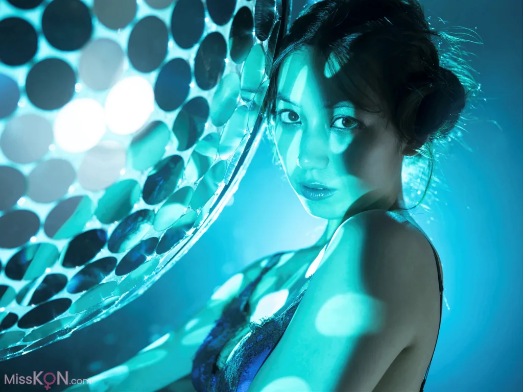 Airi Satō (佐藤あいり)_ FRIDAYデジタル写真集 スポットライトに照らされて