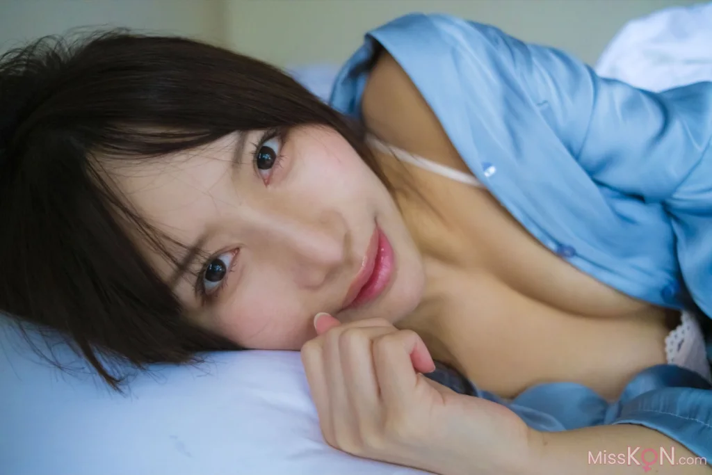 Arisa Kotoi (琴井ありさ)_ デジタル写真集『琴井に恋と _ 真紅と夜明けの完全版 』