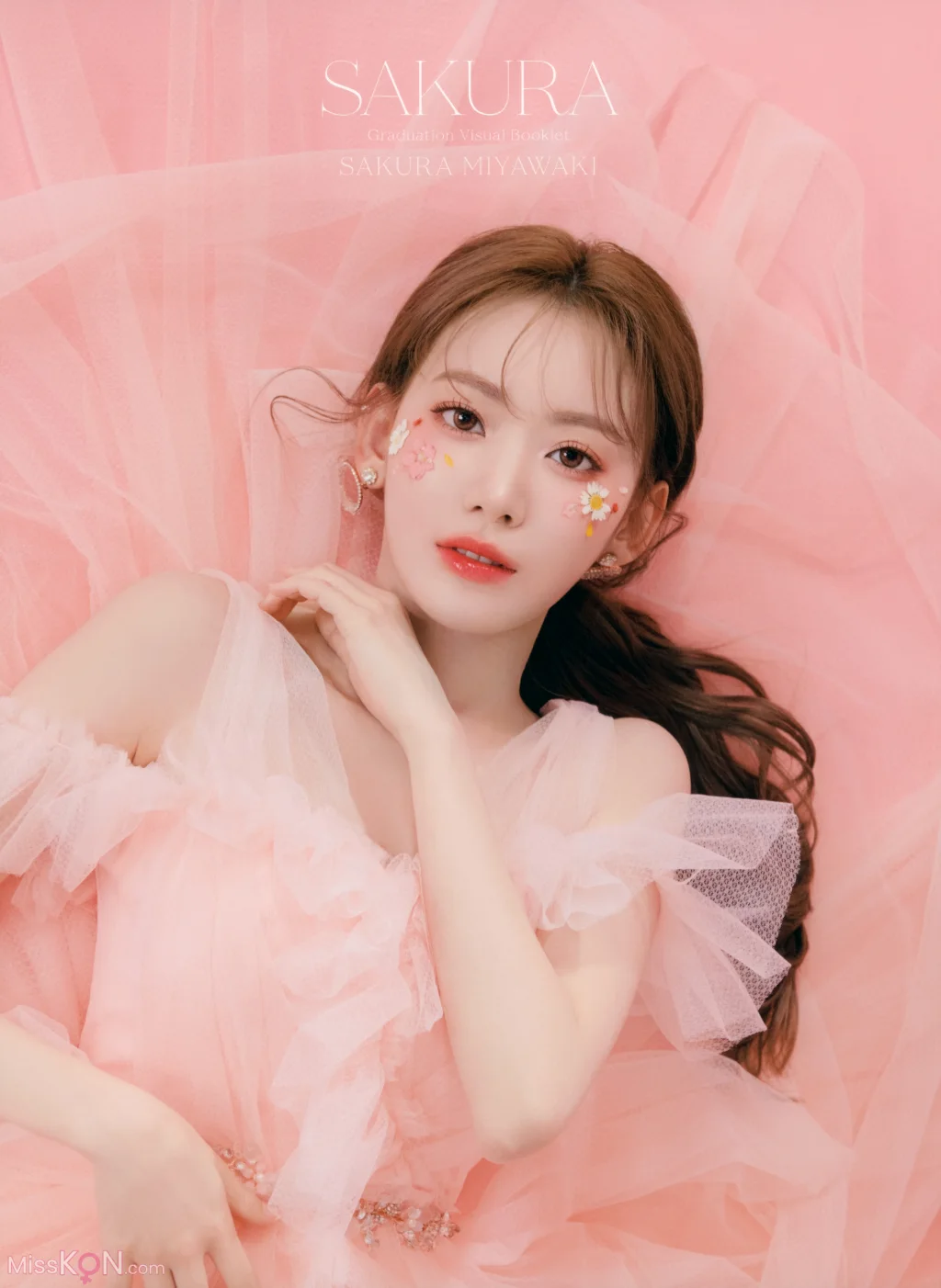 Sakura Miyawaki (宮脇咲良)_ Graduation Visual Booklet 31 Sakura Miyawaki (宮脇咲良)_ Graduation Visual Booklet