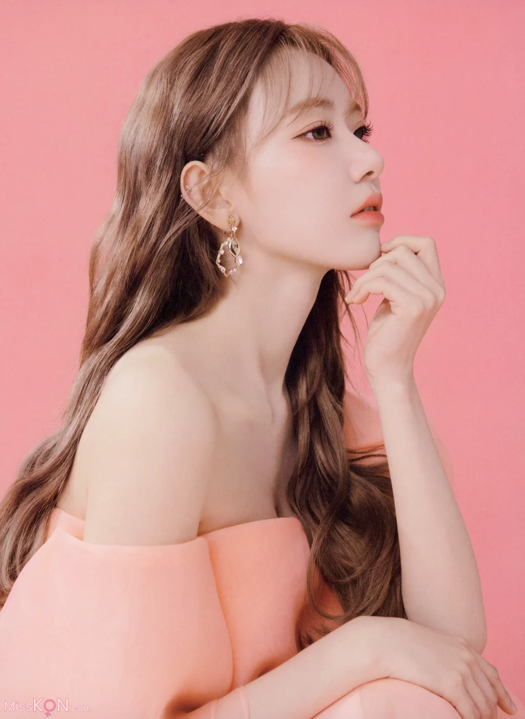 Sakura Miyawaki (宮脇咲良)_ Graduation Visual Booklet 8 Sakura Miyawaki (宮脇咲良)_ Graduation Visual Booklet