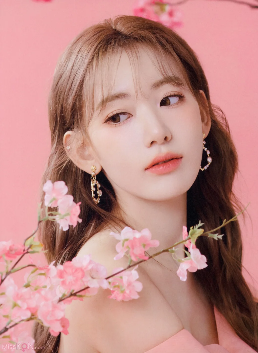 Sakura Miyawaki (宮脇咲良)_ Graduation Visual Booklet