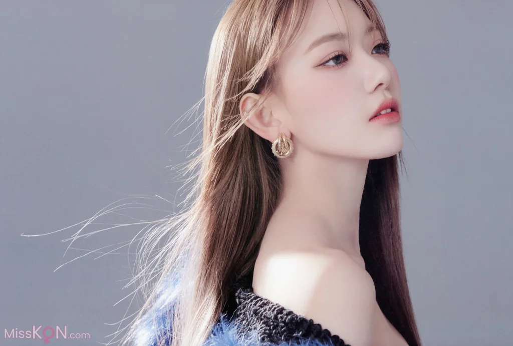 Sakura Miyawaki (宮脇咲良)_ Graduation Visual Booklet 13 Sakura Miyawaki (宮脇咲良)_ Graduation Visual Booklet