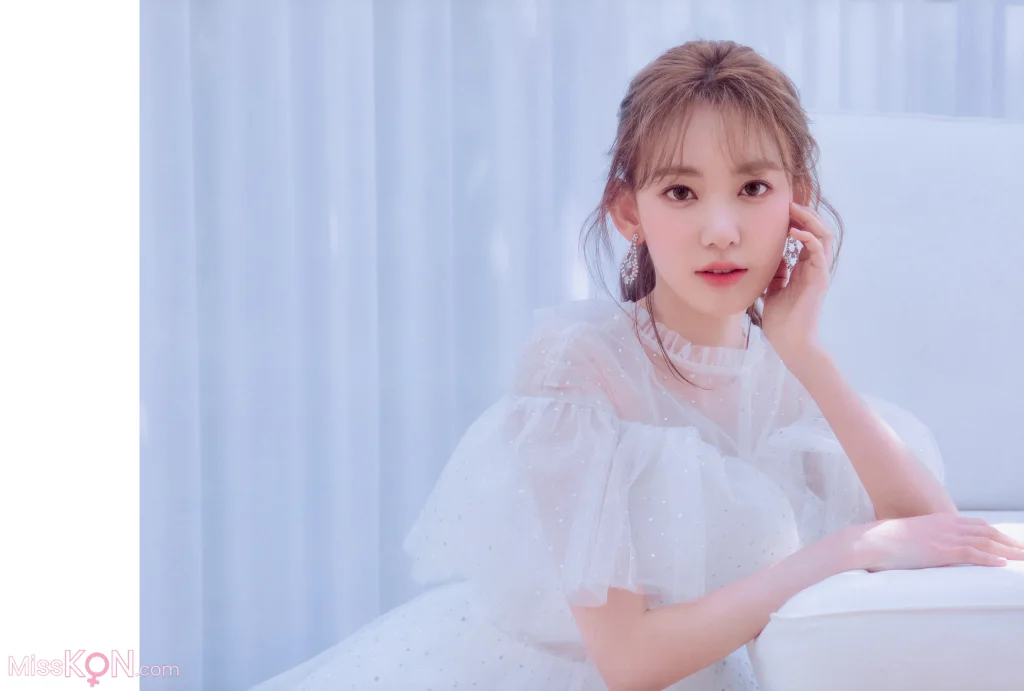 Sakura Miyawaki (宮脇咲良)_ Graduation Visual Booklet 15 Sakura Miyawaki (宮脇咲良)_ Graduation Visual Booklet
