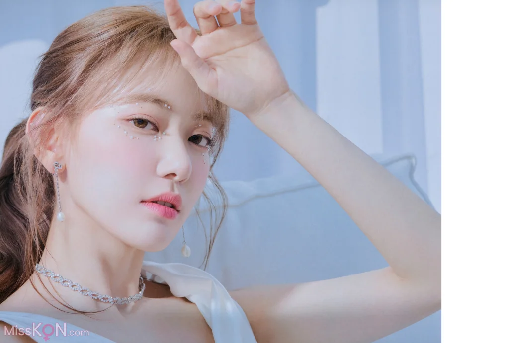 Sakura Miyawaki (宮脇咲良)_ Graduation Visual Booklet 16 Sakura Miyawaki (宮脇咲良)_ Graduation Visual Booklet