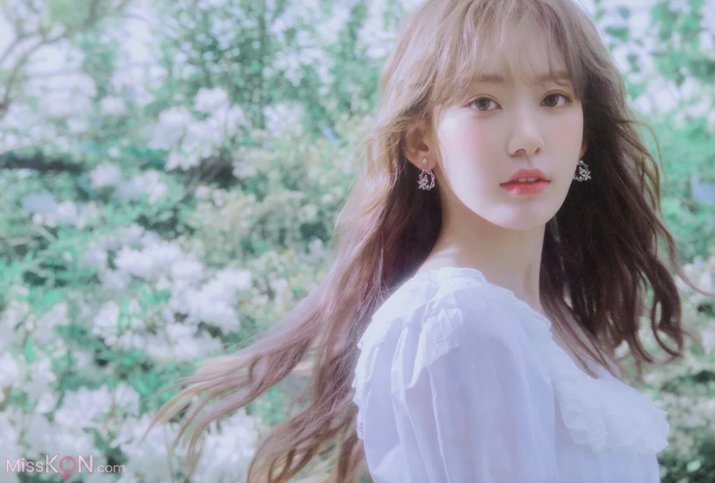 Sakura Miyawaki (宮脇咲良)_ Graduation Visual Booklet 17 Sakura Miyawaki (宮脇咲良)_ Graduation Visual Booklet