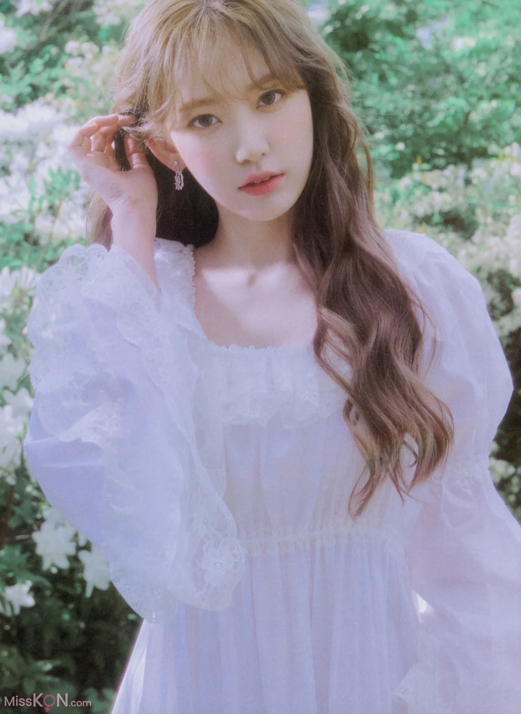 Sakura Miyawaki (宮脇咲良)_ Graduation Visual Booklet 18 Sakura Miyawaki (宮脇咲良)_ Graduation Visual Booklet