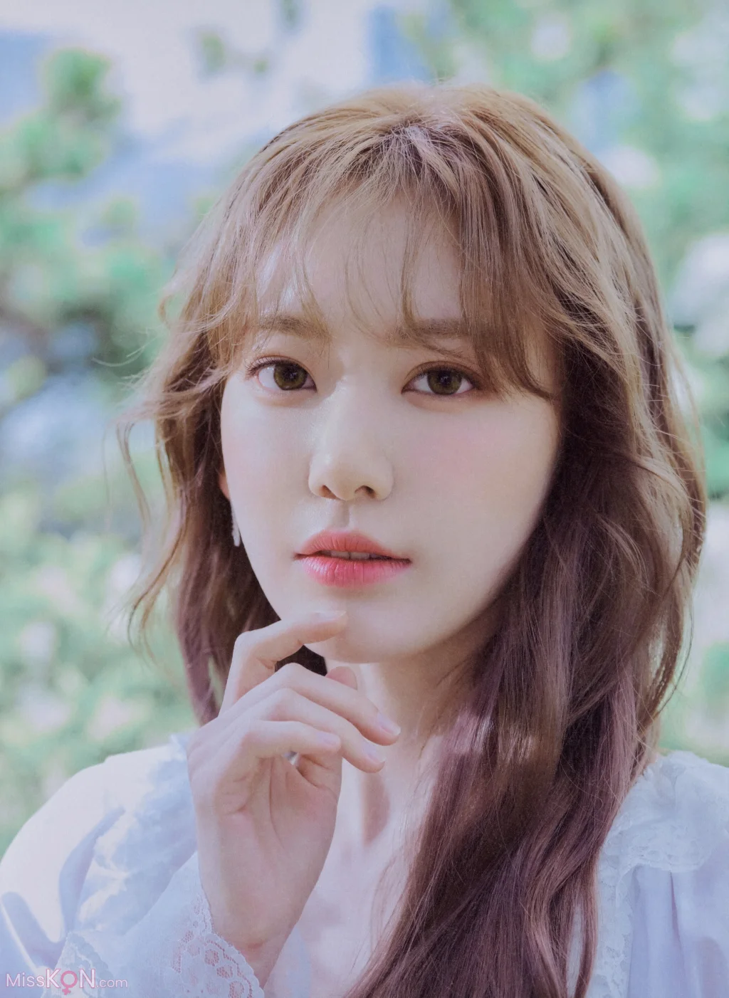Sakura Miyawaki (宮脇咲良)_ Graduation Visual Booklet 19 Sakura Miyawaki (宮脇咲良)_ Graduation Visual Booklet