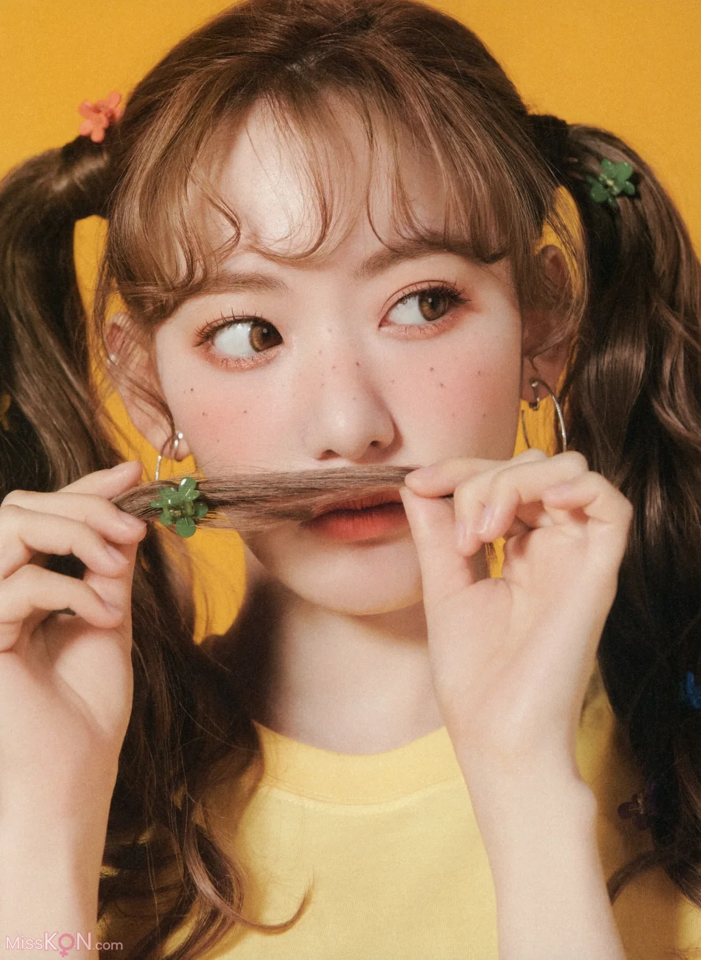 Sakura Miyawaki (宮脇咲良)_ Graduation Visual Booklet 25 Sakura Miyawaki (宮脇咲良)_ Graduation Visual Booklet
