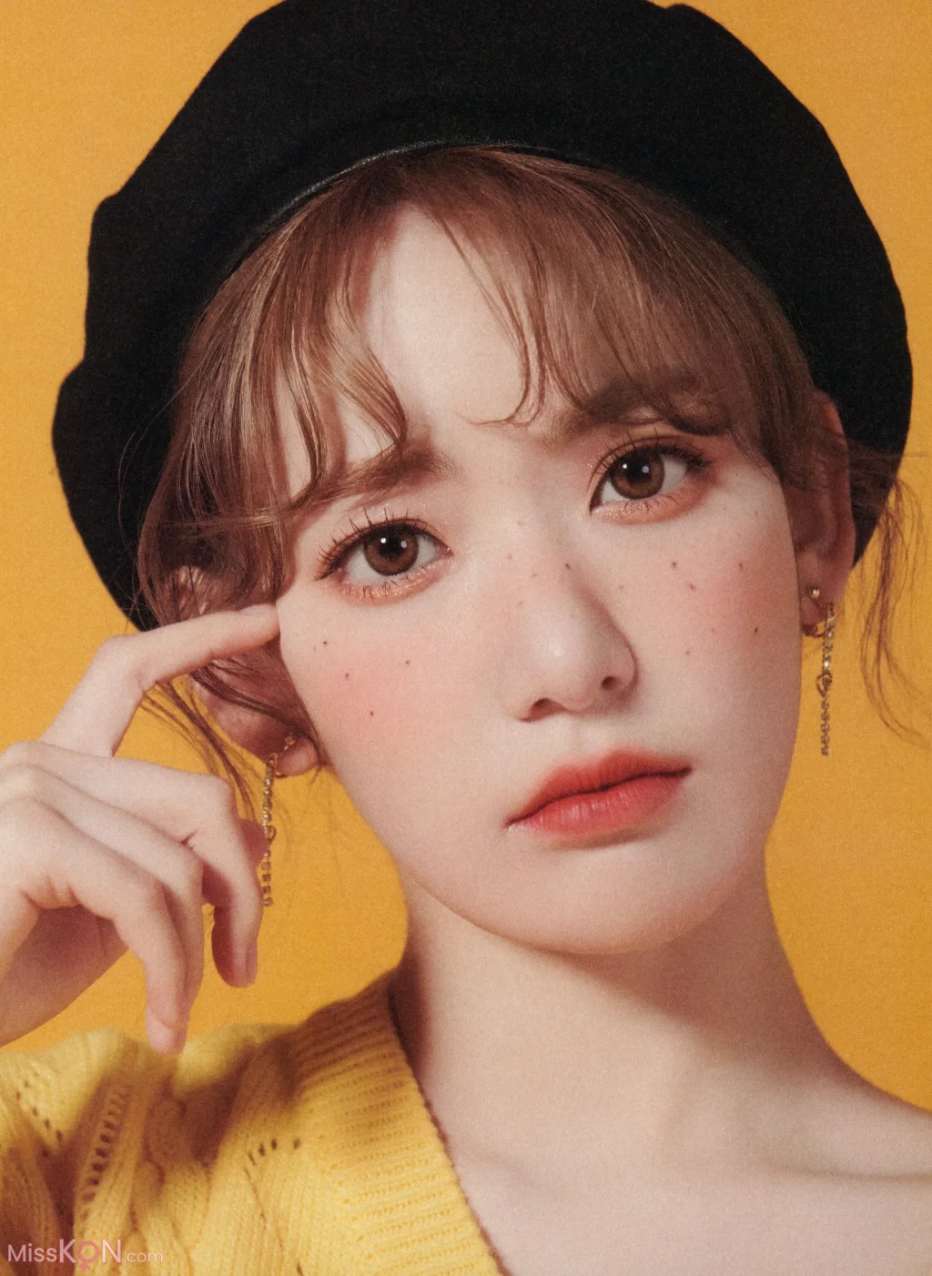 Sakura Miyawaki (宮脇咲良)_ Graduation Visual Booklet 29 Sakura Miyawaki (宮脇咲良)_ Graduation Visual Booklet