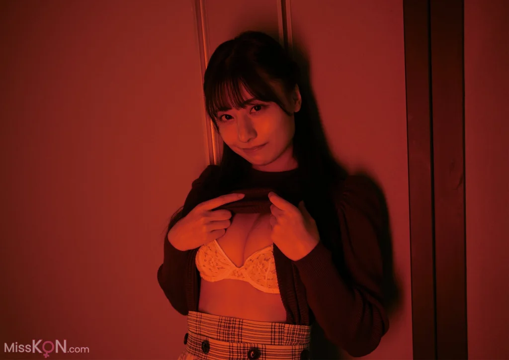 Yuka Suzuki (ユカ・スズキ)_ BUBKAデジタル写真集 「W-DAY on the floor」