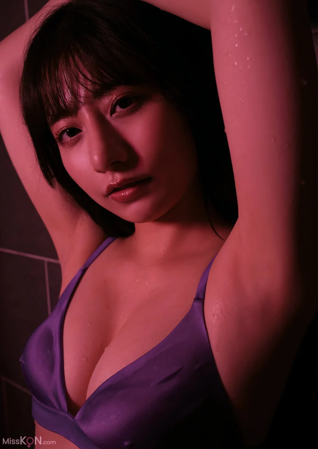 Yuka Suzuki (ユカ・スズキ)_ BUBKAデジタル写真集 「W-DAY on the floor」