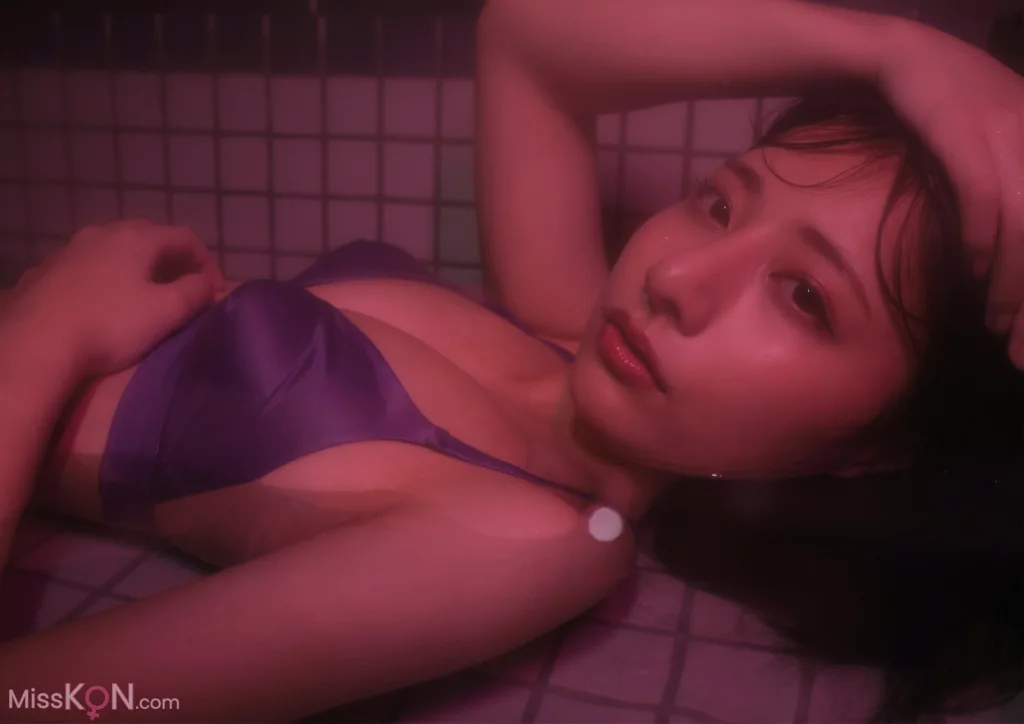 Yuka Suzuki (ユカ・スズキ)_ BUBKAデジタル写真集 「W-DAY on the floor」
