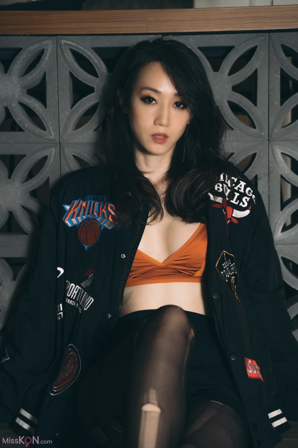 [Limerence原创] No.008_ 性感妹子近距离撕扯黑丝袜