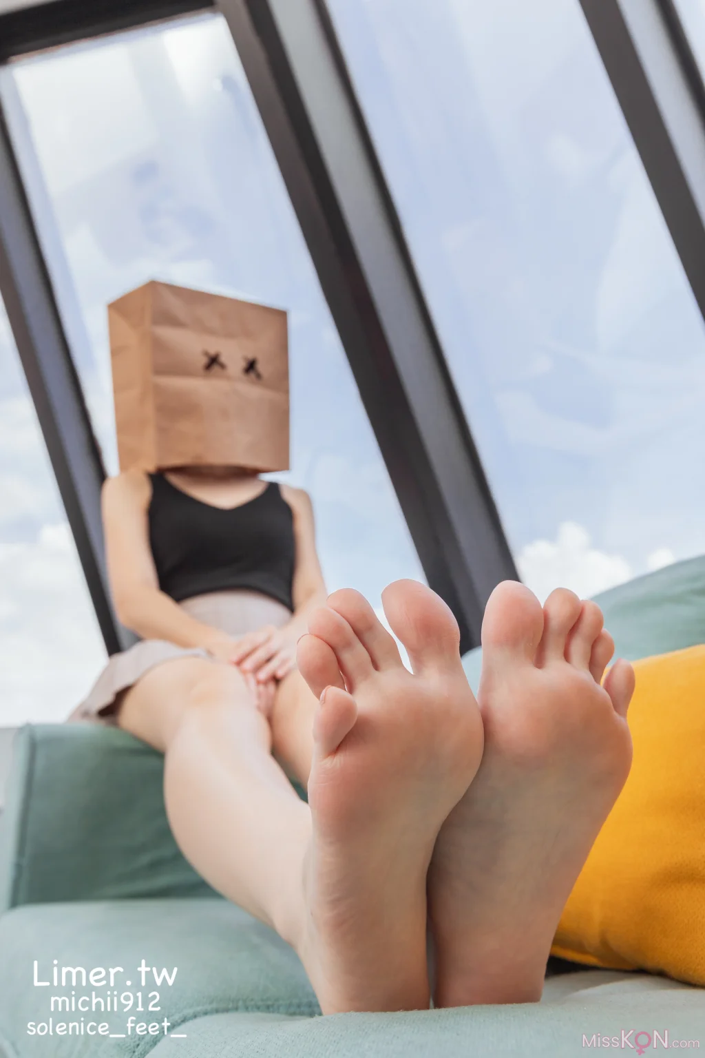 [Limerence原创] No.013_ Michii神秘纸袋女孩的裸足大解放