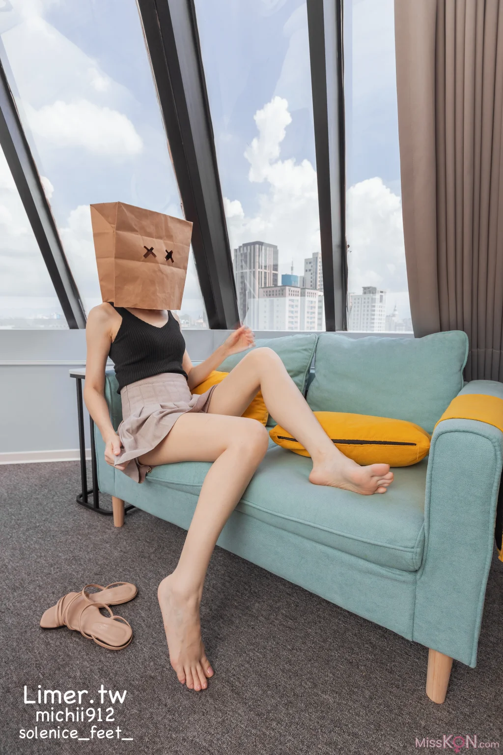 [Limerence原创] No.013_ Michii神秘纸袋女孩的裸足大解放