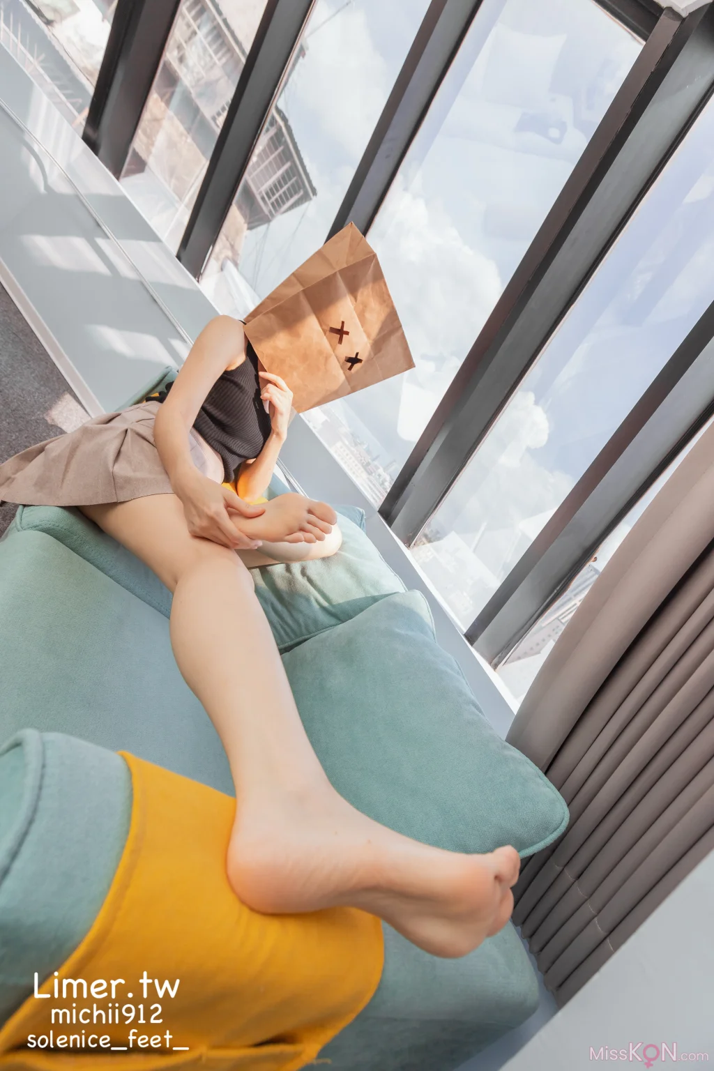 [Limerence原创] No.013_ Michii神秘纸袋女孩的裸足大解放
