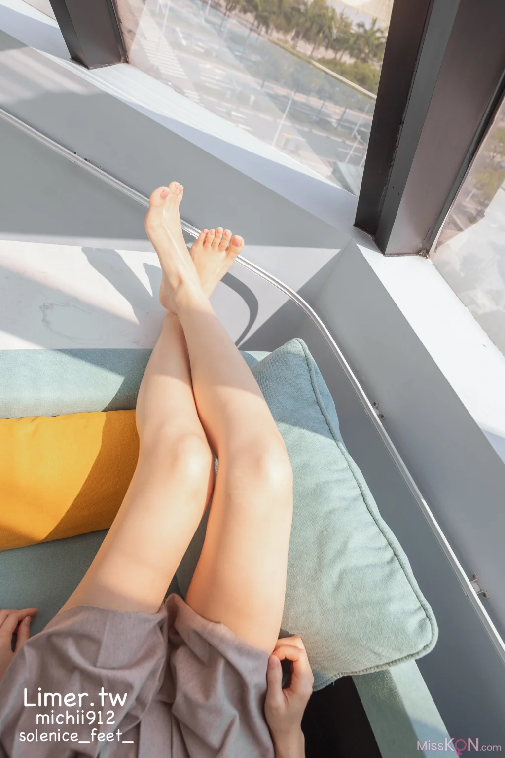 [Limerence原创] No.013_ Michii神秘纸袋女孩的裸足大解放