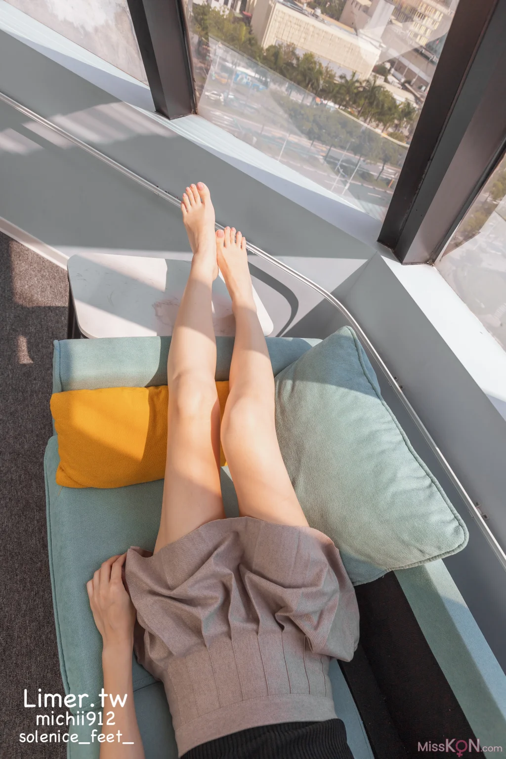 [Limerence原创] No.013_ Michii神秘纸袋女孩的裸足大解放