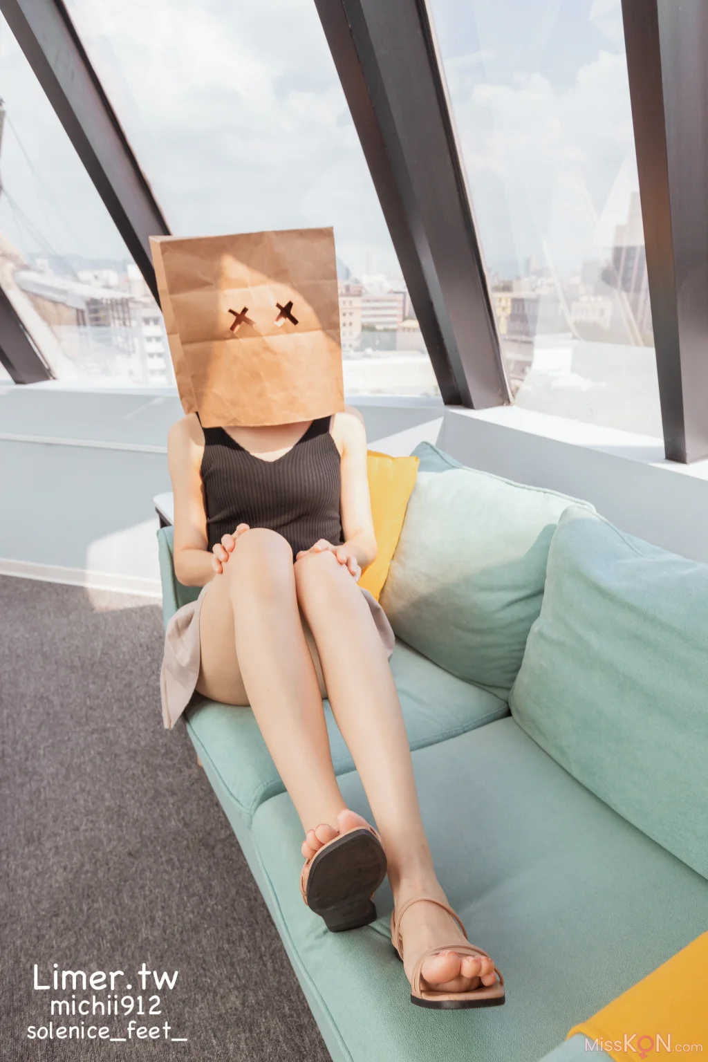 [Limerence原创] No.013_ Michii神秘纸袋女孩的裸足大解放