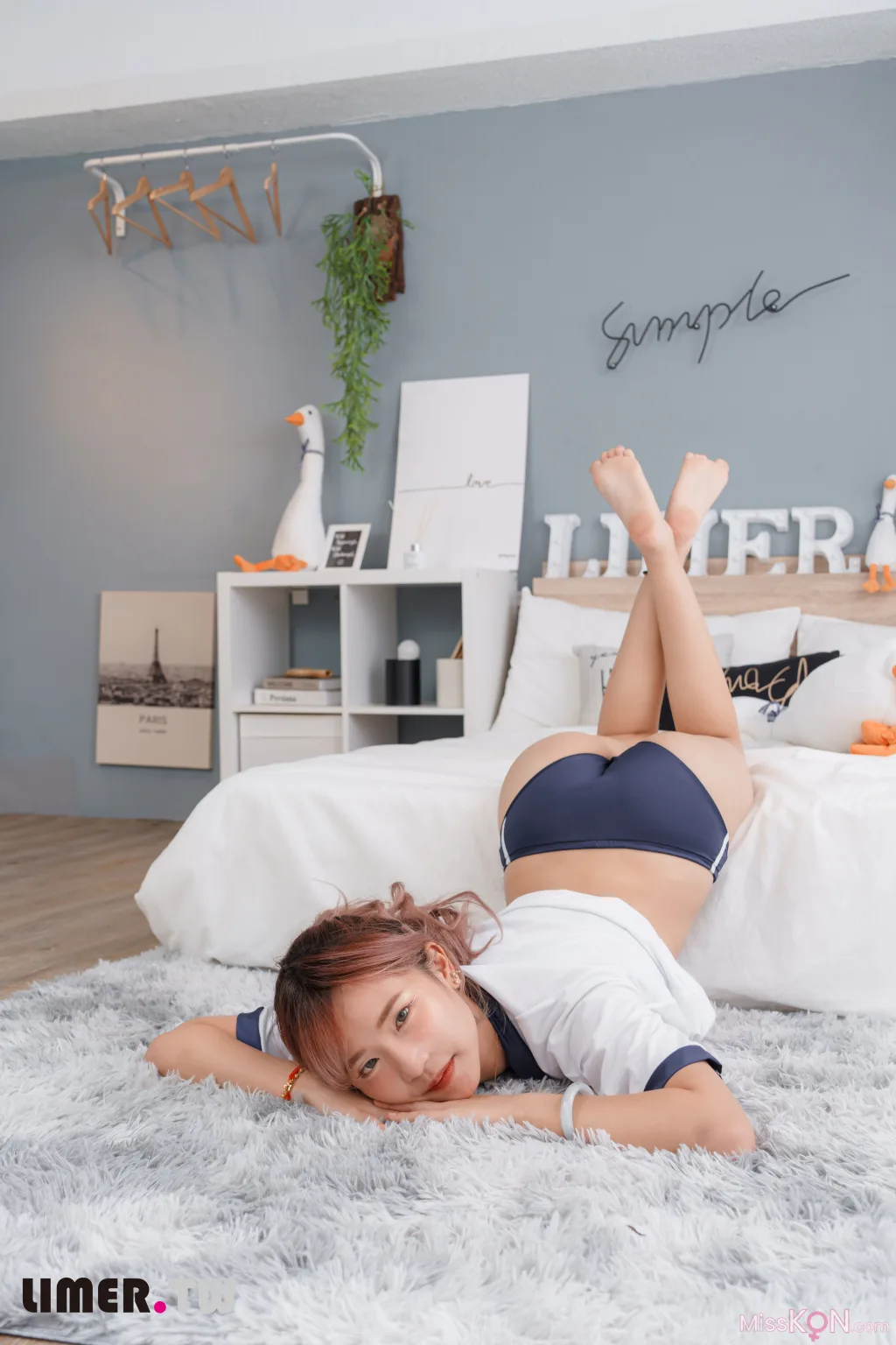 [Limerence原创] No.032_ 水密桃味女孩小艾啾啾体育服热身大秀裸足