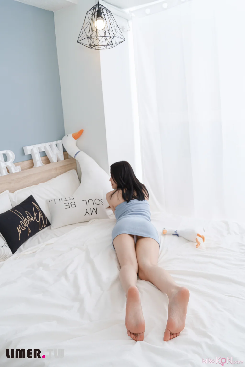 [Limerence原创] No.034_ 极品女神Sammy 嫩足玩弄穆勒鞋