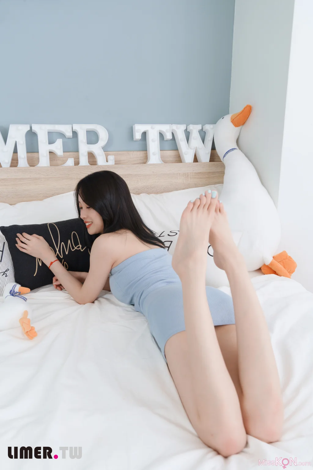 [Limerence原创] No.034_ 极品女神Sammy 嫩足玩弄穆勒鞋