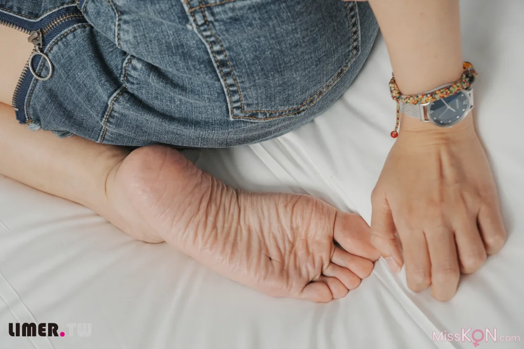 [Limerence原创] No.036_ Betty 微笑女孩极致裸足