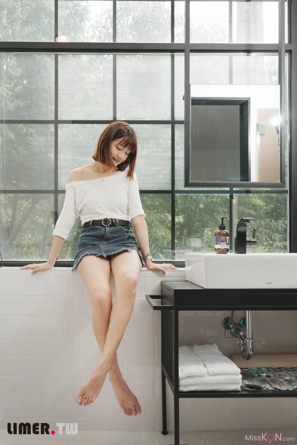 [Limerence原创] No.036_ Betty 微笑女孩极致裸足