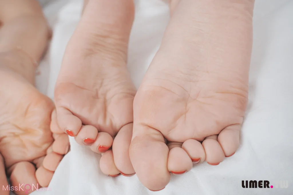 [Limerence原创] No.040_ EJ+Syuan 女女足底TK地狱崩溃求饶