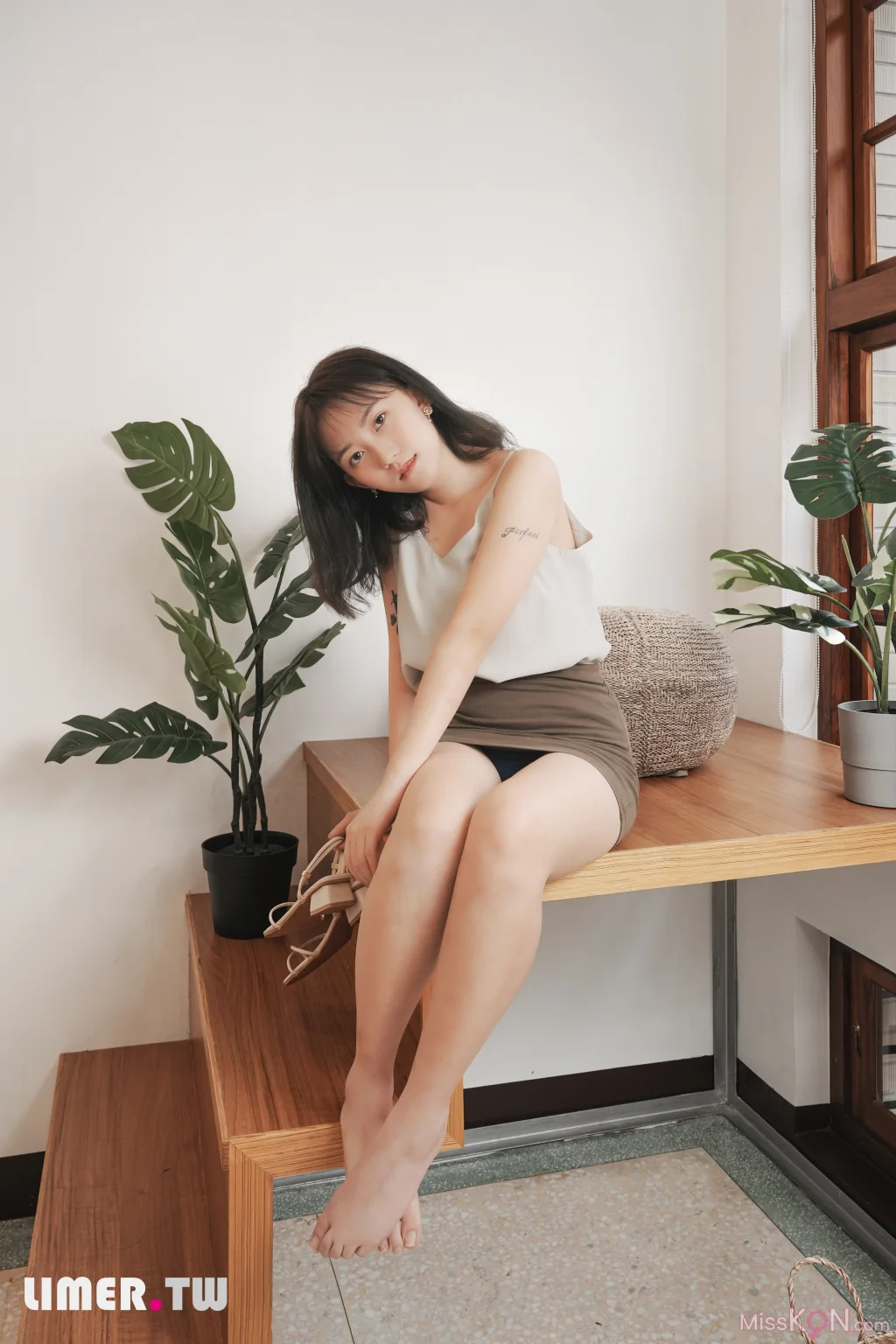 [Limerence原创] No.046_ 素人Una 凉鞋抹润滑膏