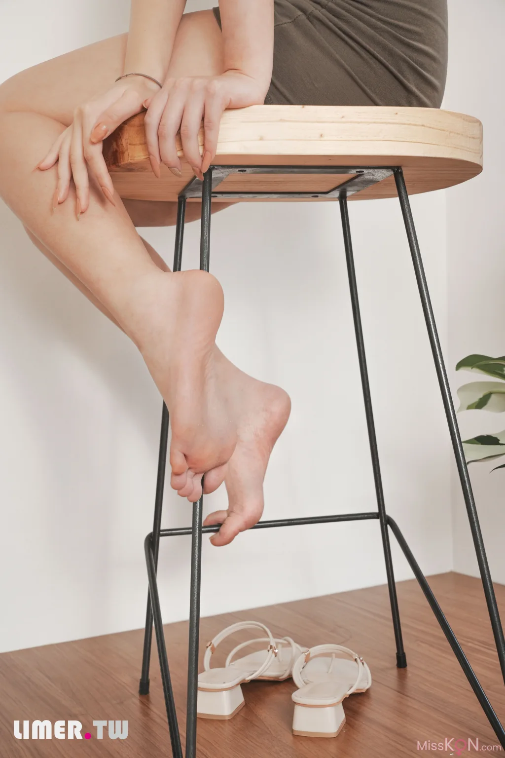 [Limerence原创] No.046_ 素人Una 凉鞋抹润滑膏