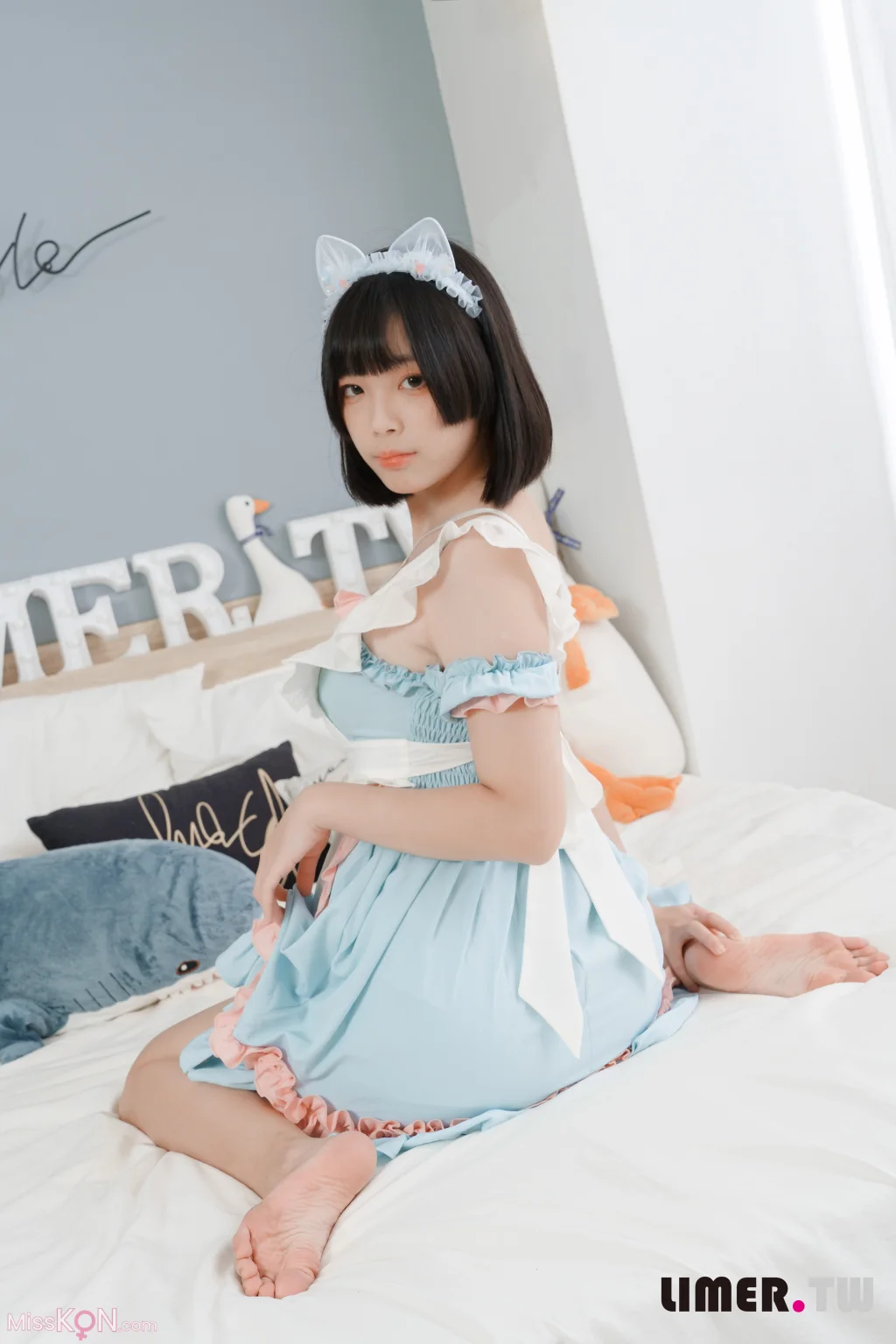 [Limerence原创] No.055_ 之之 女仆装扮柔嫩欧派与裸足 请主人享用