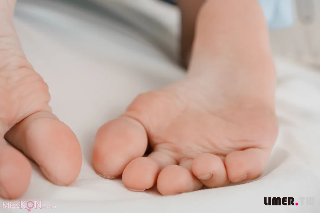 [Limerence原创] No.055_ 之之 女仆装扮柔嫩欧派与裸足 请主人享用