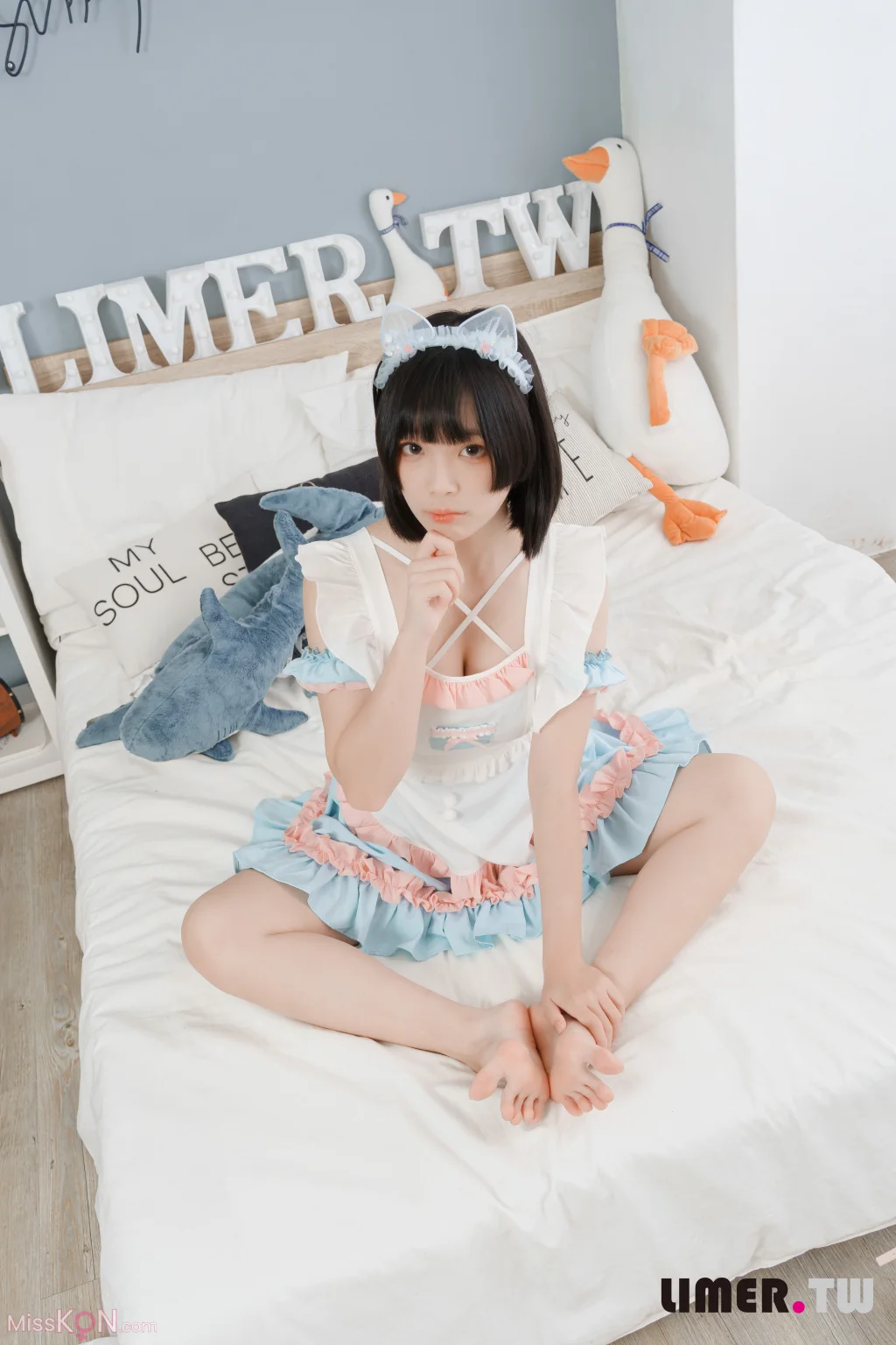 [Limerence原创] No.055_ 之之 女仆装扮柔嫩欧派与裸足 请主人享用