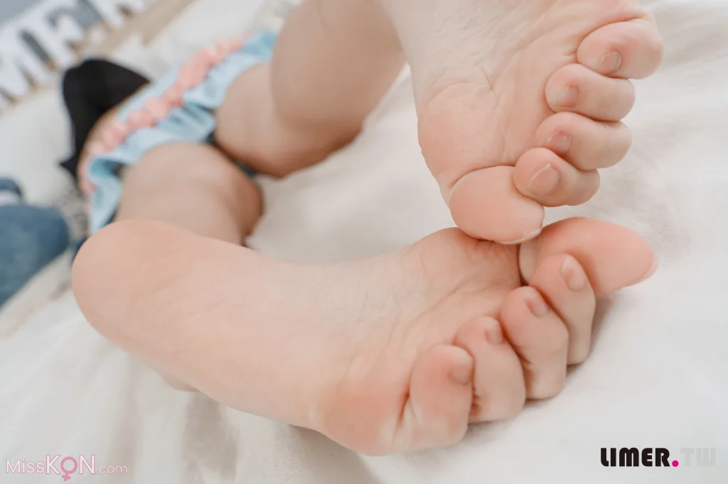 [Limerence原创] No.055_ 之之 女仆装扮柔嫩欧派与裸足 请主人享用