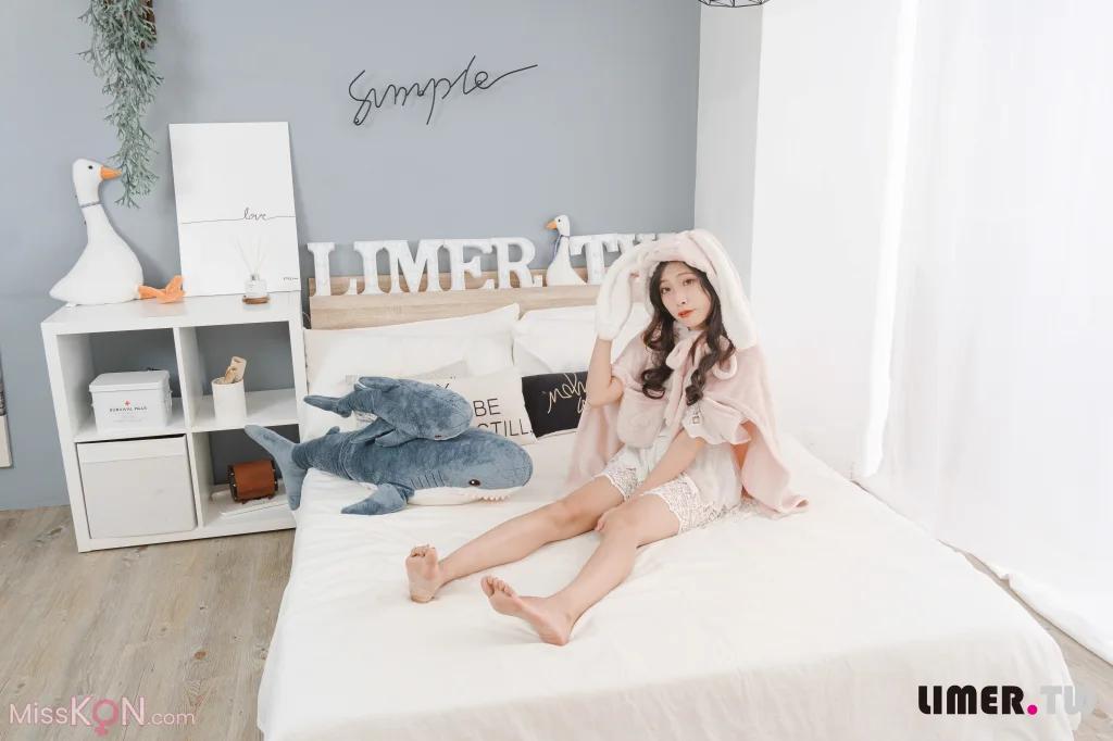 [Limerence原创] No.057_ Yumi 变身可爱兔兔送裸足来拜年