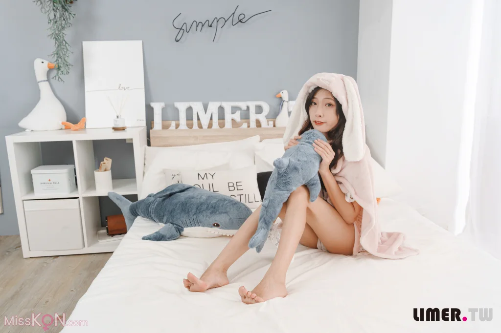 [Limerence原创] No.057_ Yumi 变身可爱兔兔送裸足来拜年