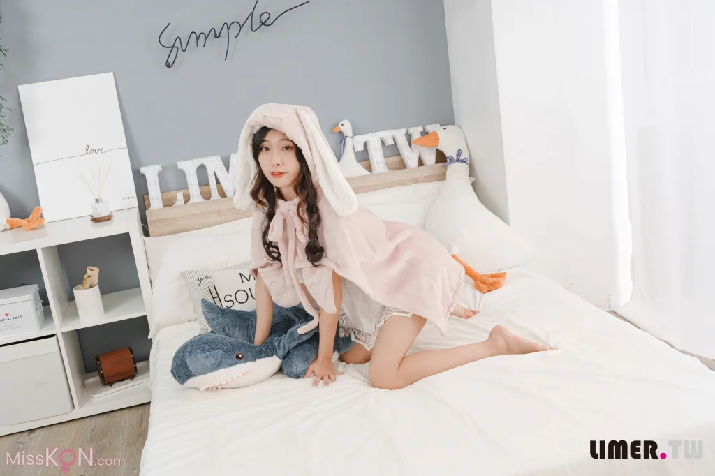 [Limerence原创] No.057_ Yumi 变身可爱兔兔送裸足来拜年