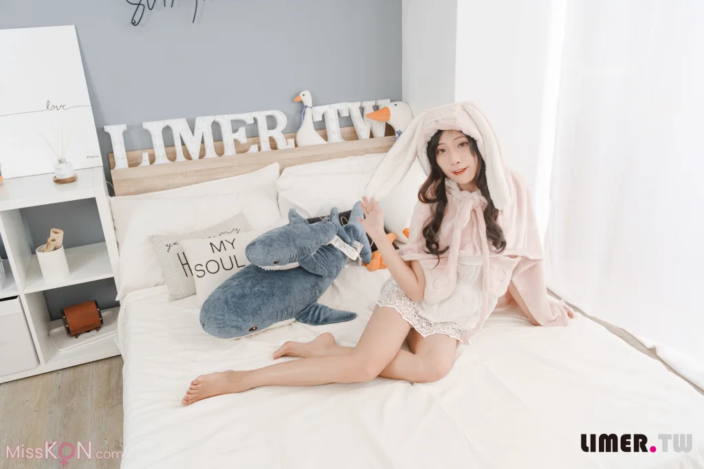 [Limerence原创] No.057_ Yumi 变身可爱兔兔送裸足来拜年