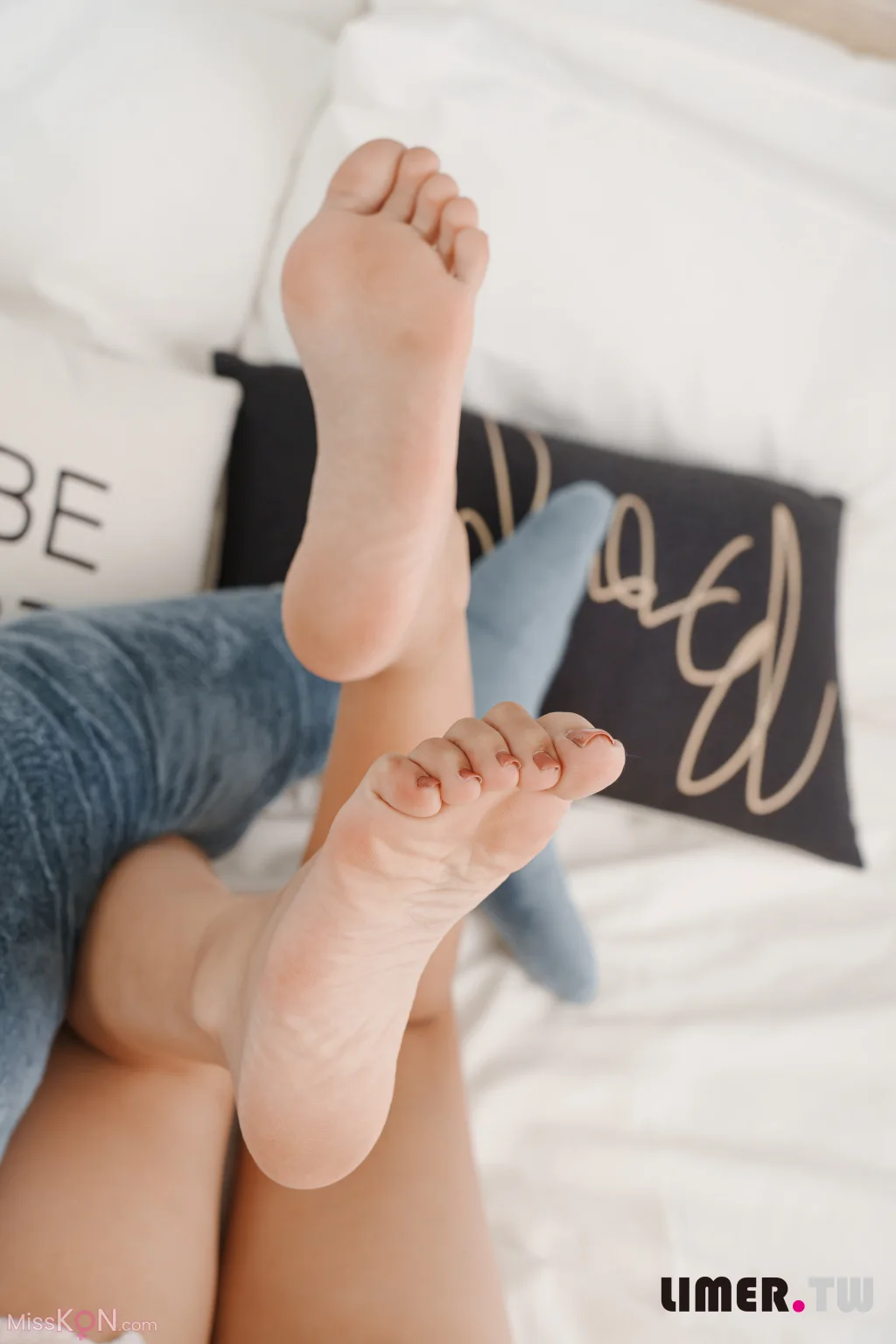 [Limerence原创] No.057_ Yumi 变身可爱兔兔送裸足来拜年