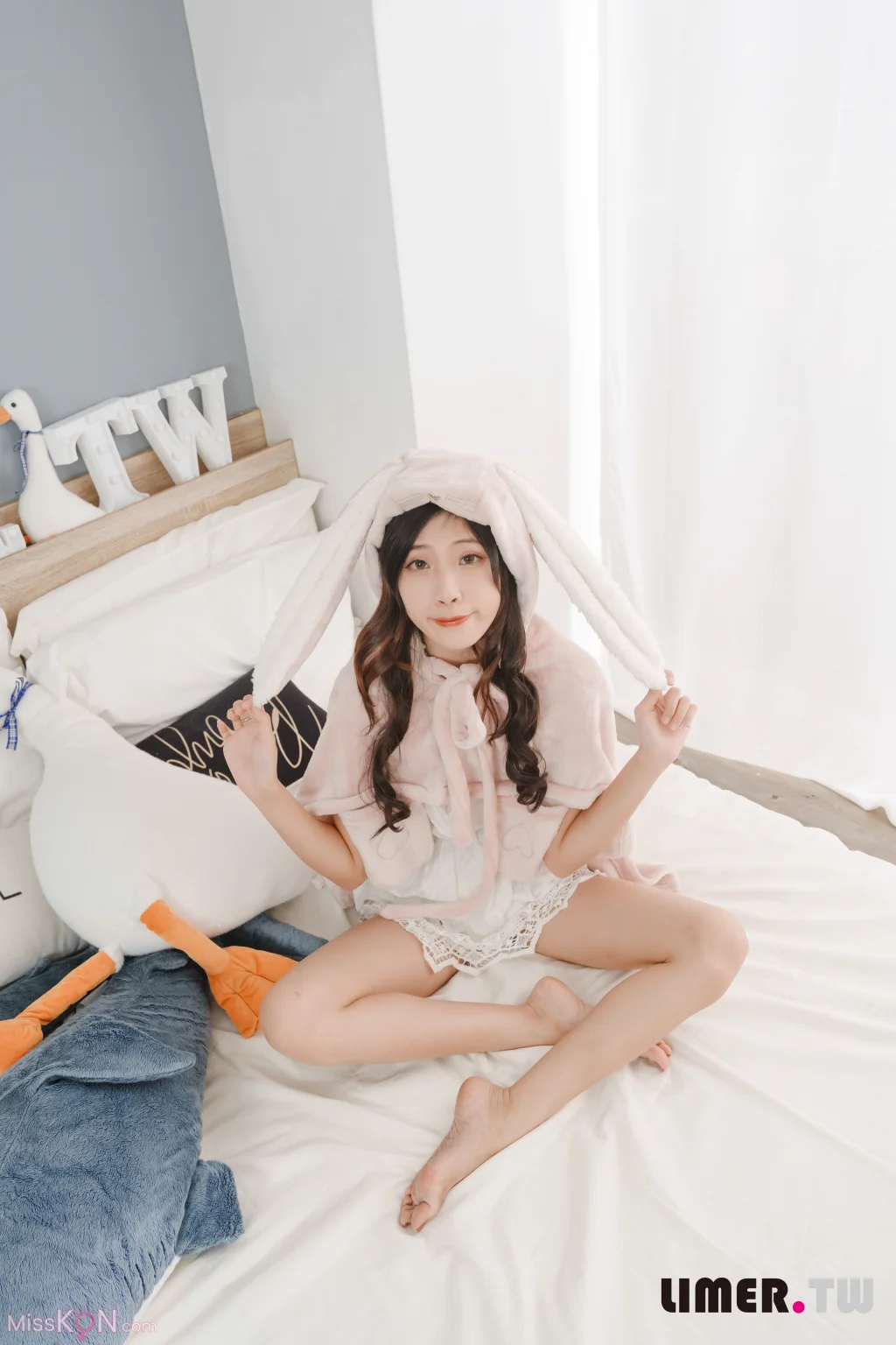 [Limerence原创] No.057_ Yumi 变身可爱兔兔送裸足来拜年