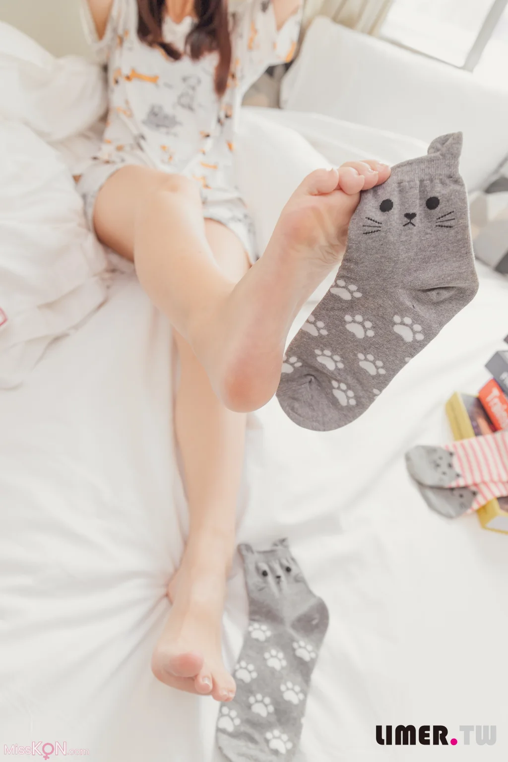 [Limerence原创] No.058_ 偷看熟睡凯西的小巧裸足
