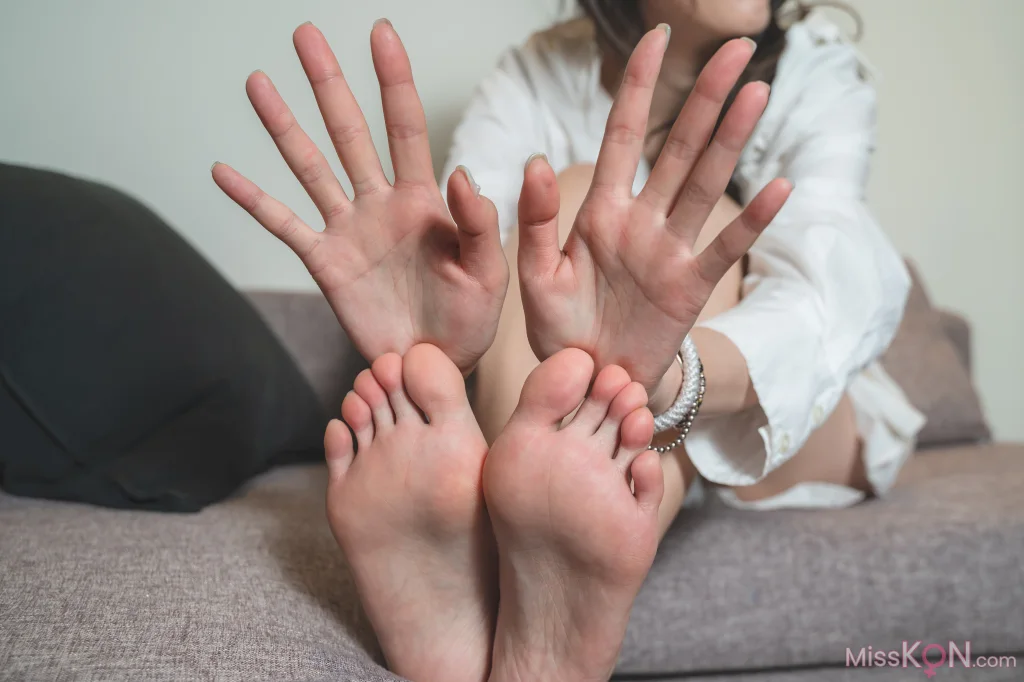 [Limerence原创] No.060_ 性感白衬衫yoko 还不快躺下让我踩踩