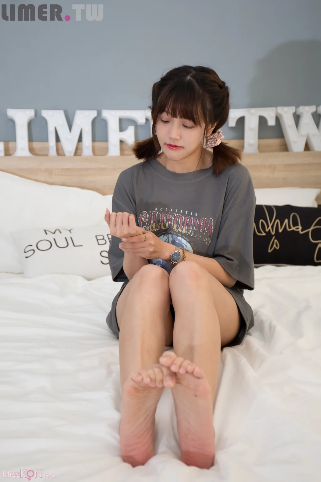 [Limerence原创] No.061_ Betty 用美腿从清晨到傍晚都把你锁在床上