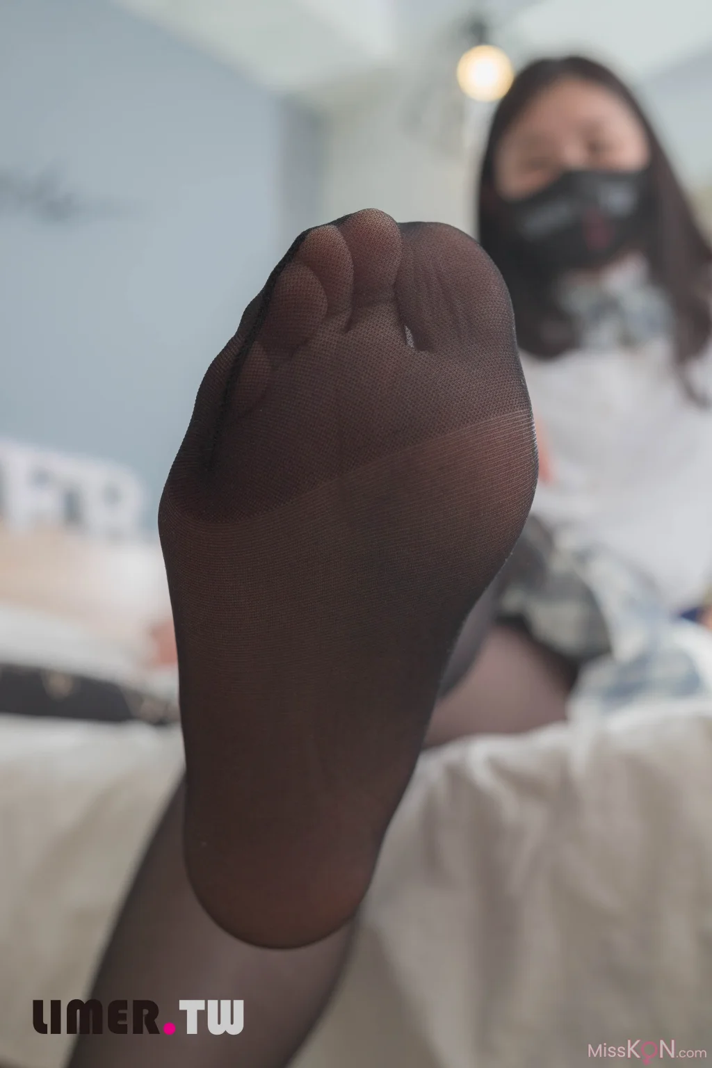 [Limerence原创] No.066_ BIBI学生服的丝袜诱惑 雪白的肌肤与脚底透出丝袜