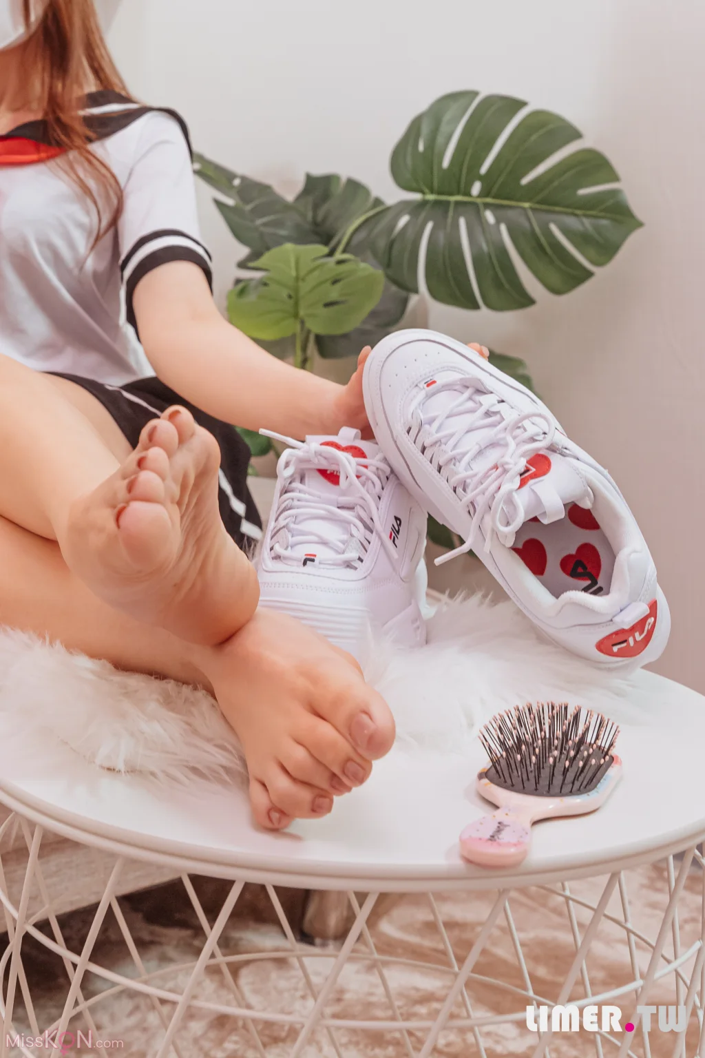 [Limerence原创] No.069_ Cherry 哥哥下课突然检查 没洗脚就挠痒惩罚