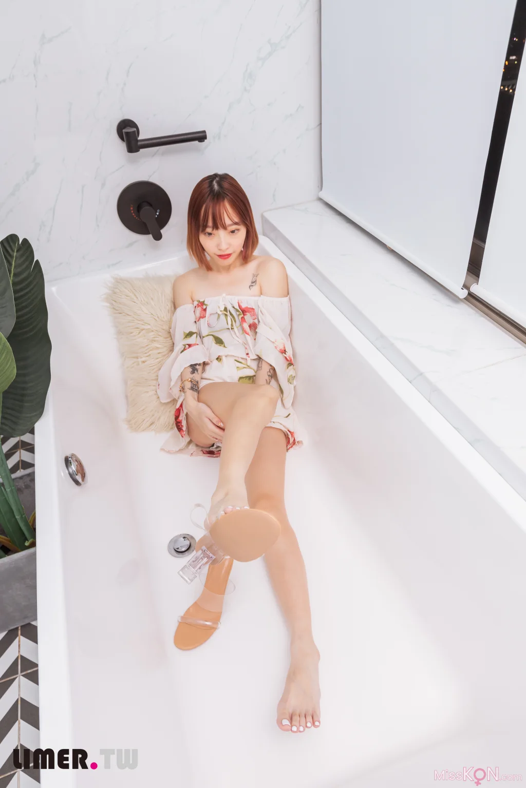 [Limerence原创] No.093_ 小容包 浴室高跟鞋邂逅