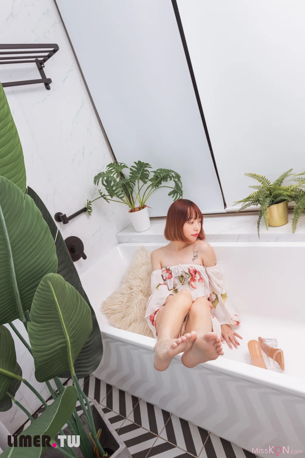 [Limerence原创] No.093_ 小容包 浴室高跟鞋邂逅