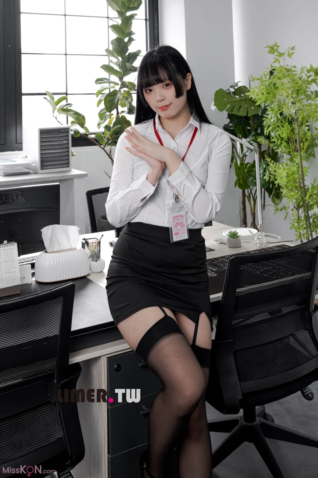 [Limerence原创] No.095_ 之之 绝美职员让你上班无法专心的黑丝＆裸足